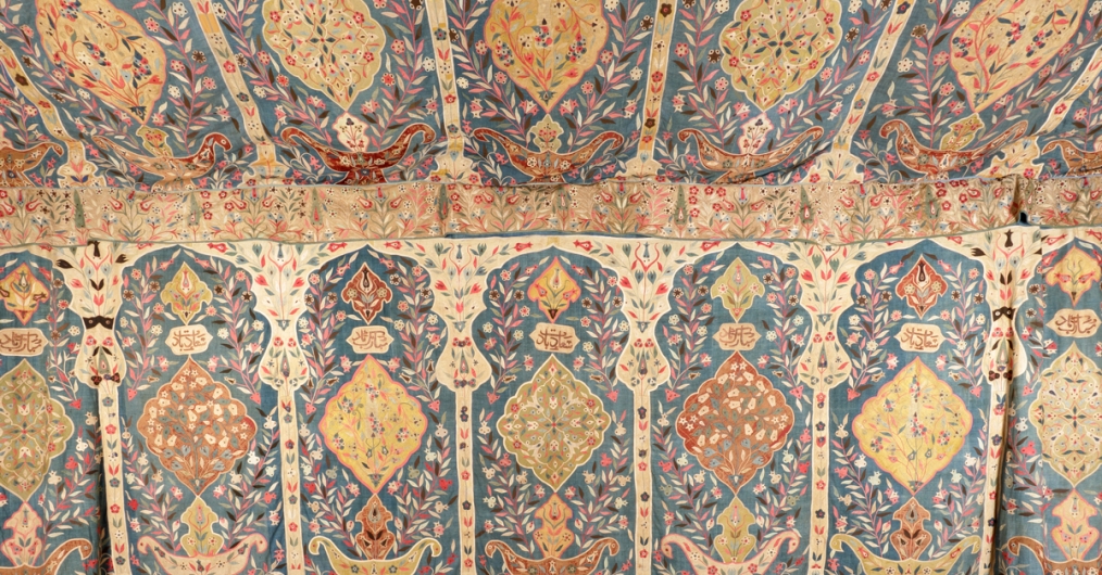fragment namiotu tureckiego, zdobionego ornamentami orientalnymi