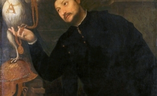 portret mężczyzny w czarnej szacie, spogląda na orła z rozłożonymi skrzydłami, w tel antyczne budowle