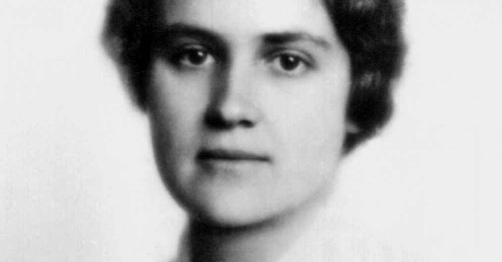 czarno-białe zdjęcie, portret młodej kobiety
