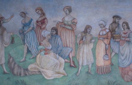 malowidło ścienne przedstawiające grupę osób – kobiety i mężczyźni, ubrani w dawne stroje, zajmują się rozmową i ubiorami
