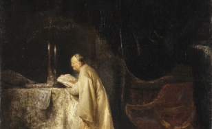 Prorok stojący przy wysokim stole, na którym ustawione są dwie, zapalone świece. Starszy mężczyzna pochyla się w kierunku stołu, trzymając w rękach księgę. Za nim, po prawej stronie obrazu ciemno-czerwony fotel; tło nieokreślone, w ciemnej kolorystyce.