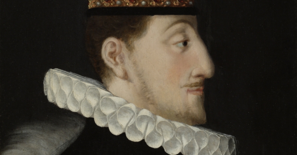 Portret Zygmunta Wazy. Władca uwieczniony jest z profilu, ma ozdobne nakrycie głowy, biały kołnierz i zarzucone na ramię futro. Tło i szata są czarne.