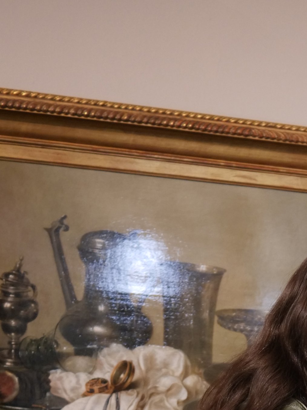 Fot.1.  Marta Hirschfeld w czasie pracy nad kopią technologiczną  “Martwej Natury” Willema Claesza Hedy na Zamku Królewskim na Wawelu. Fot. Karol Wojtas.