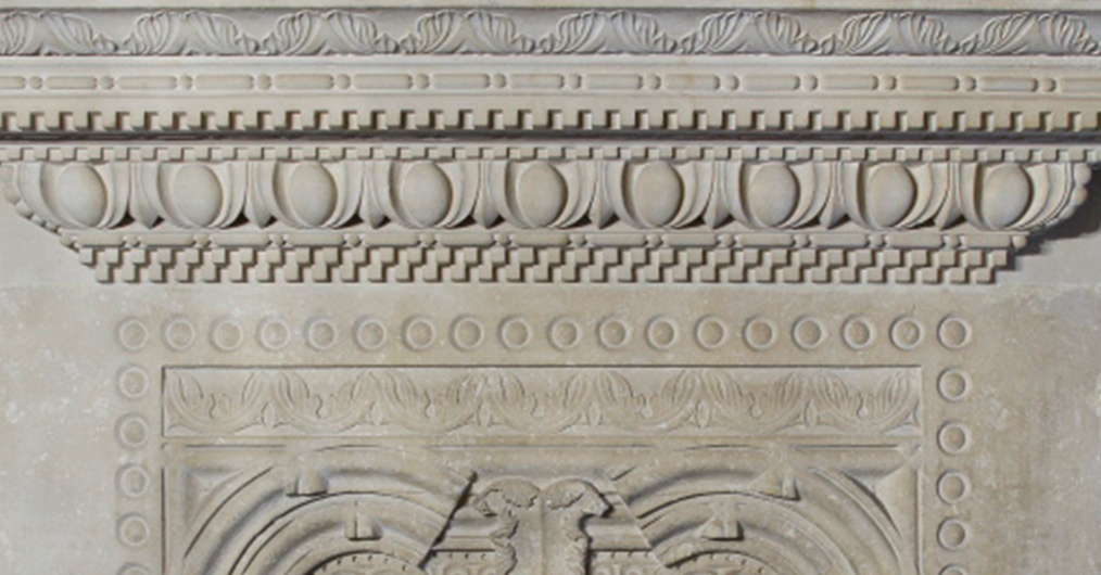 fragment kamiennego portalu wawelskiego, rzeźbionego w motywy geometryczne