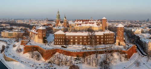 zimowy widok wzgórza wawelskiego