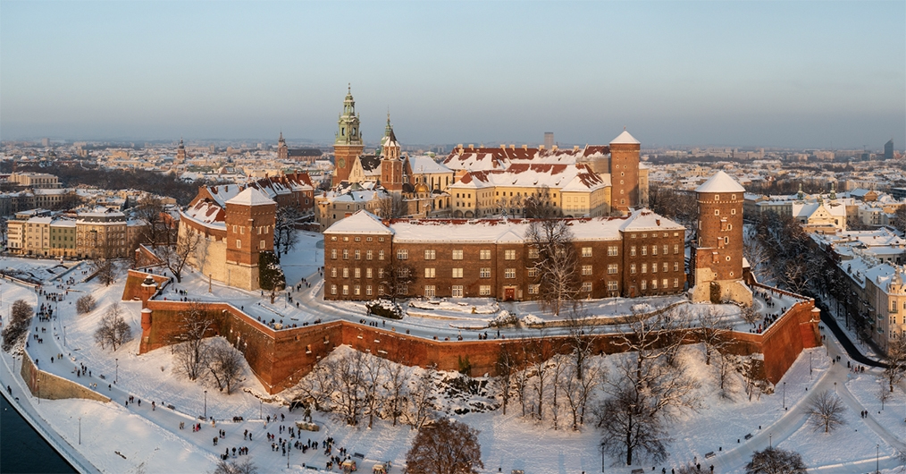 zimowy widok wzgórza wawelskiego