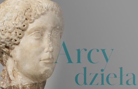 Głowa z marmuru przedstawiająca twarz kobiety, z delikatnymi rysami i wyrazistymi detalami.