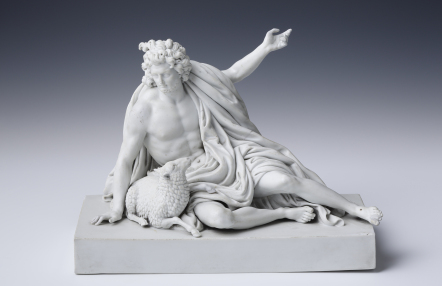 porcelanowa figurka pasterza, siedzącego obok baranka
