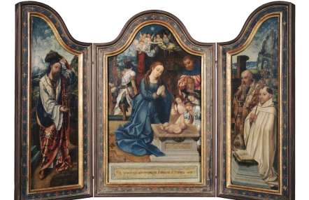 ołtarz składający się z części środkowej i dwóch skrzydeł; scena adoracji narodzonego Chrystusa, w części środkowej madonna w błękitnej szacie, z prawej strony aniołowie i król; na bocznych skrzydłach postacie świętych; w tle drugi król i krajobraz