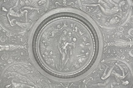 patera ze srebra, bogato zdobiona ornamentem